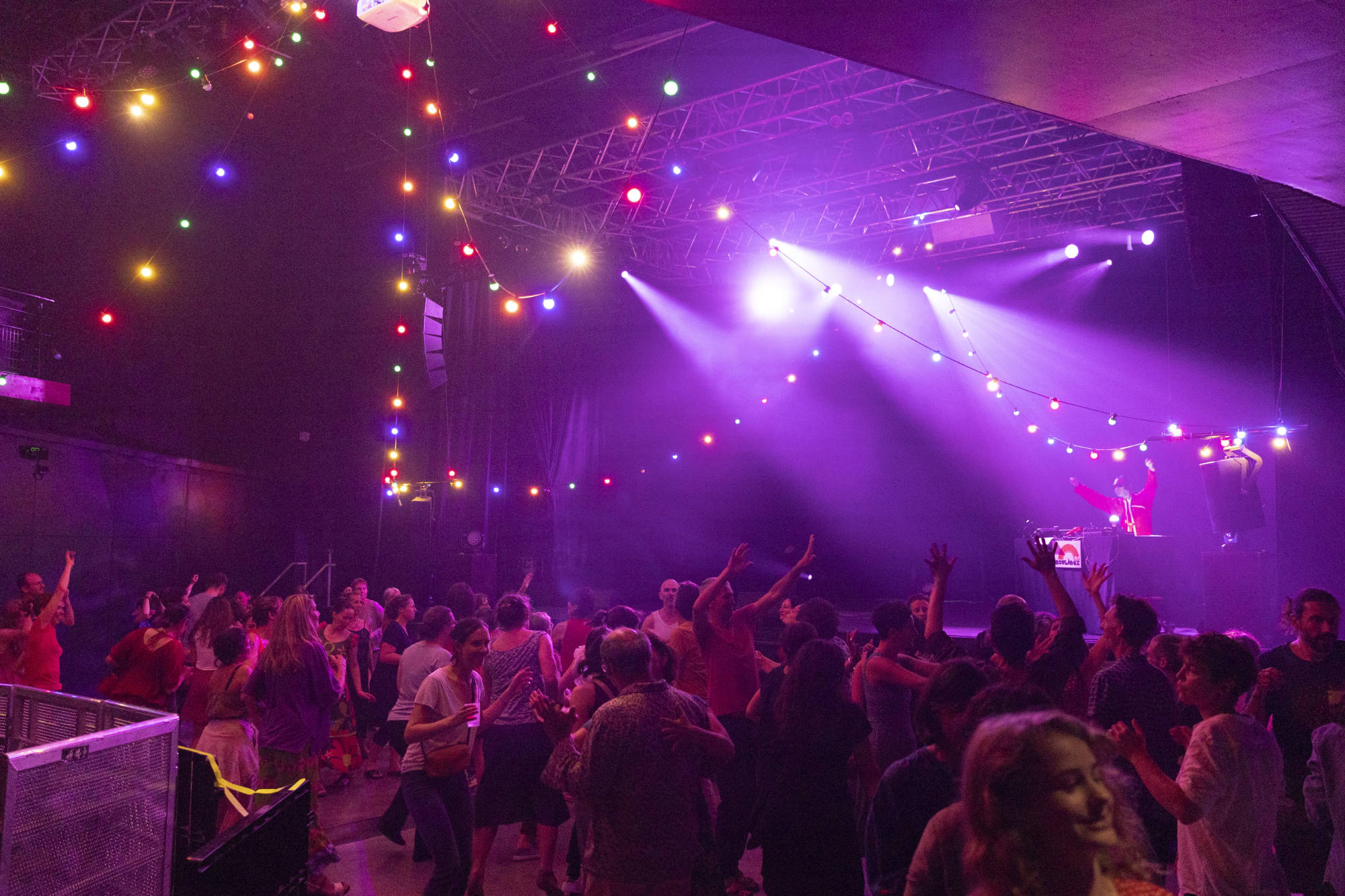 Grégoire Delanos @lahuttestudio, photos prises lors du Bal 80’s à la Comédie de Clermont Ferrand en mars 2026